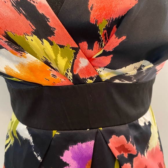 Pretty Floral Dress - Picture 3 of 7